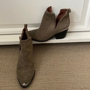 Jeffrey Campbell Cromwell, Size 8